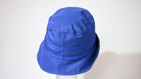Cappello da pioggia Blu con fiocchetti